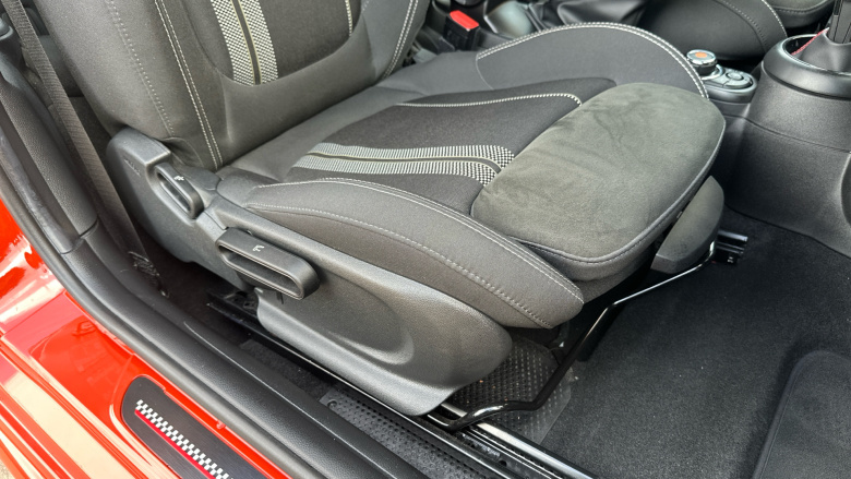 MINI Hatchback 2.0 Cooper S Sport II 3dr Auto Petrol Hatchback